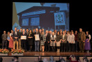 Gruppenbild der Silbergewinner aus Harsdorf auf der Bühne mit Staatsministerin Michaela Kaniber